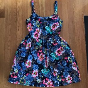 Adorable, flirty floral dress